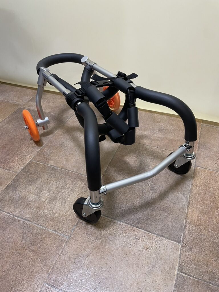 4輪車いす